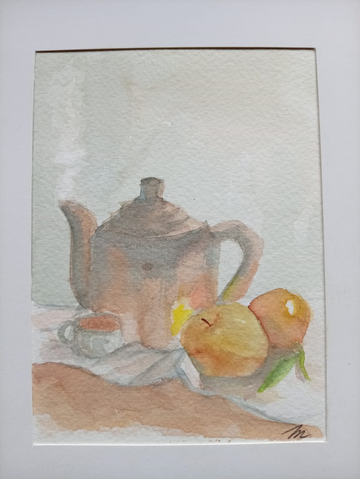 Pequeño estudio de tetera y frutas